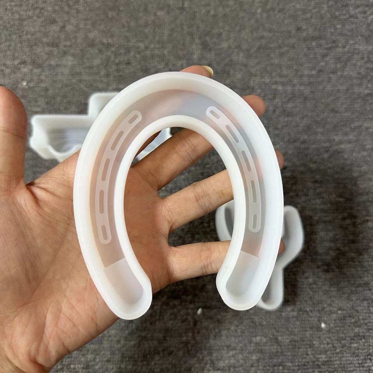 Horseshoe Crystal Epoxy Resin  - đánh giá và giá Horseshoe Game Set